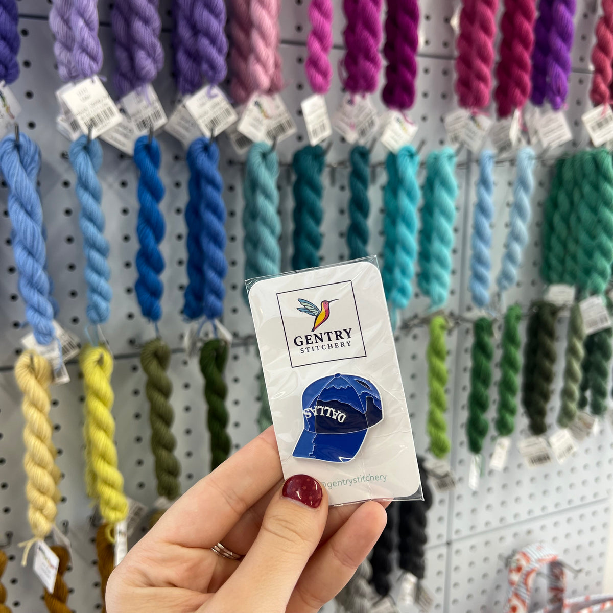 Upside Down Dallas Hat Needleminder