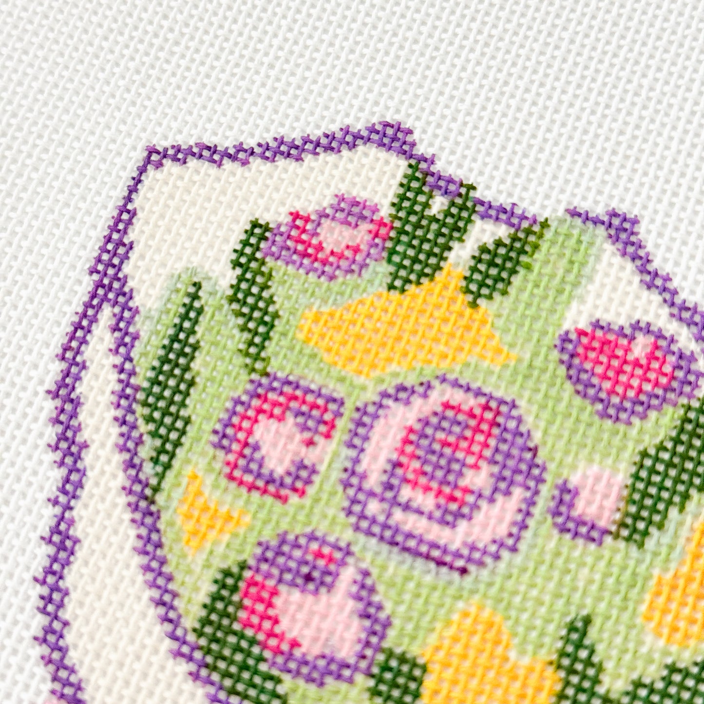 Wholesale Exclusive Flower Bouquet 18 Mesh Hand Painted Needlepoint Canvas 4”