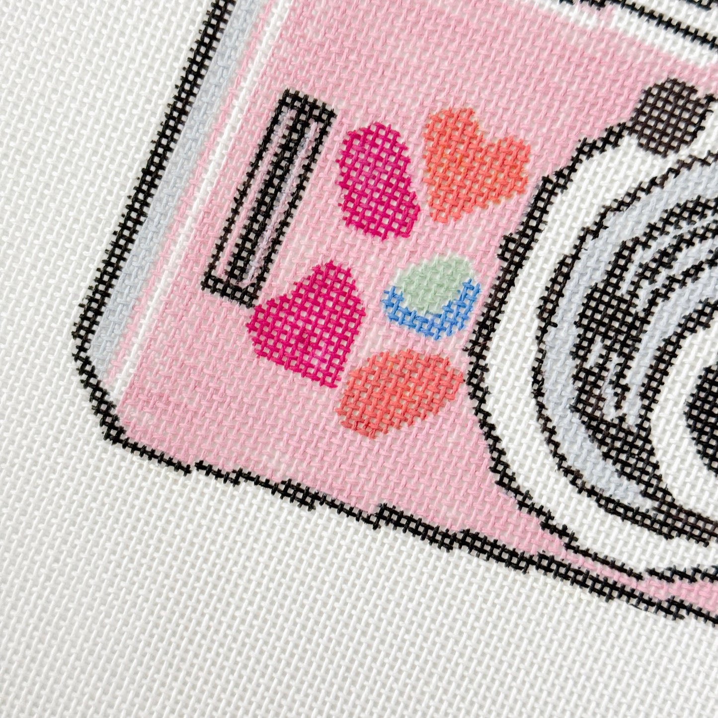 Wholesale Exclusive Pink Digital Camera 18 Mesh Hand Painted Needlepoint Canvas 4”x5”