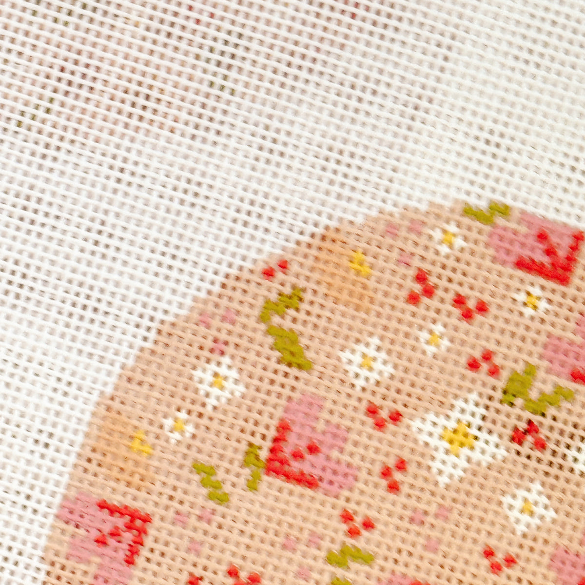 Minimal Flower 4” Round Needlepoint 18 Mesh Canvas, Trendy Needlepoint Canvas